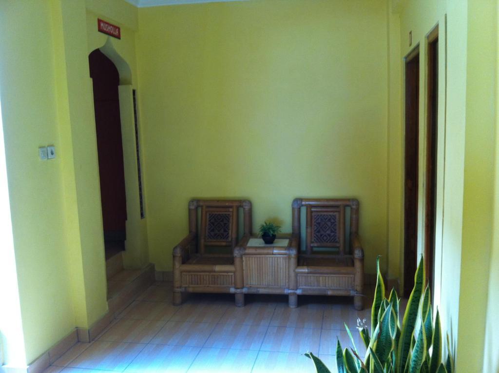 Hotel Adinda Parangtritis Szoba fotó