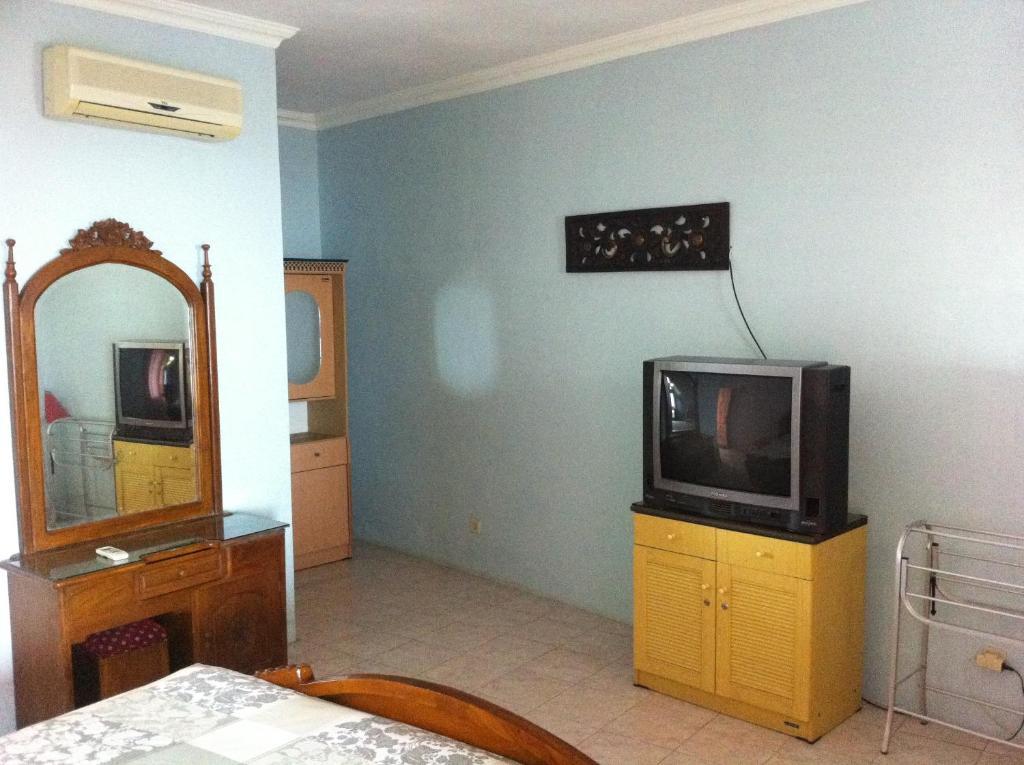 Hotel Adinda Parangtritis Szoba fotó